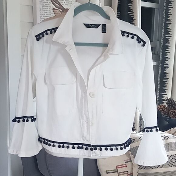 FUN White Jacket - Picture 2 of 11